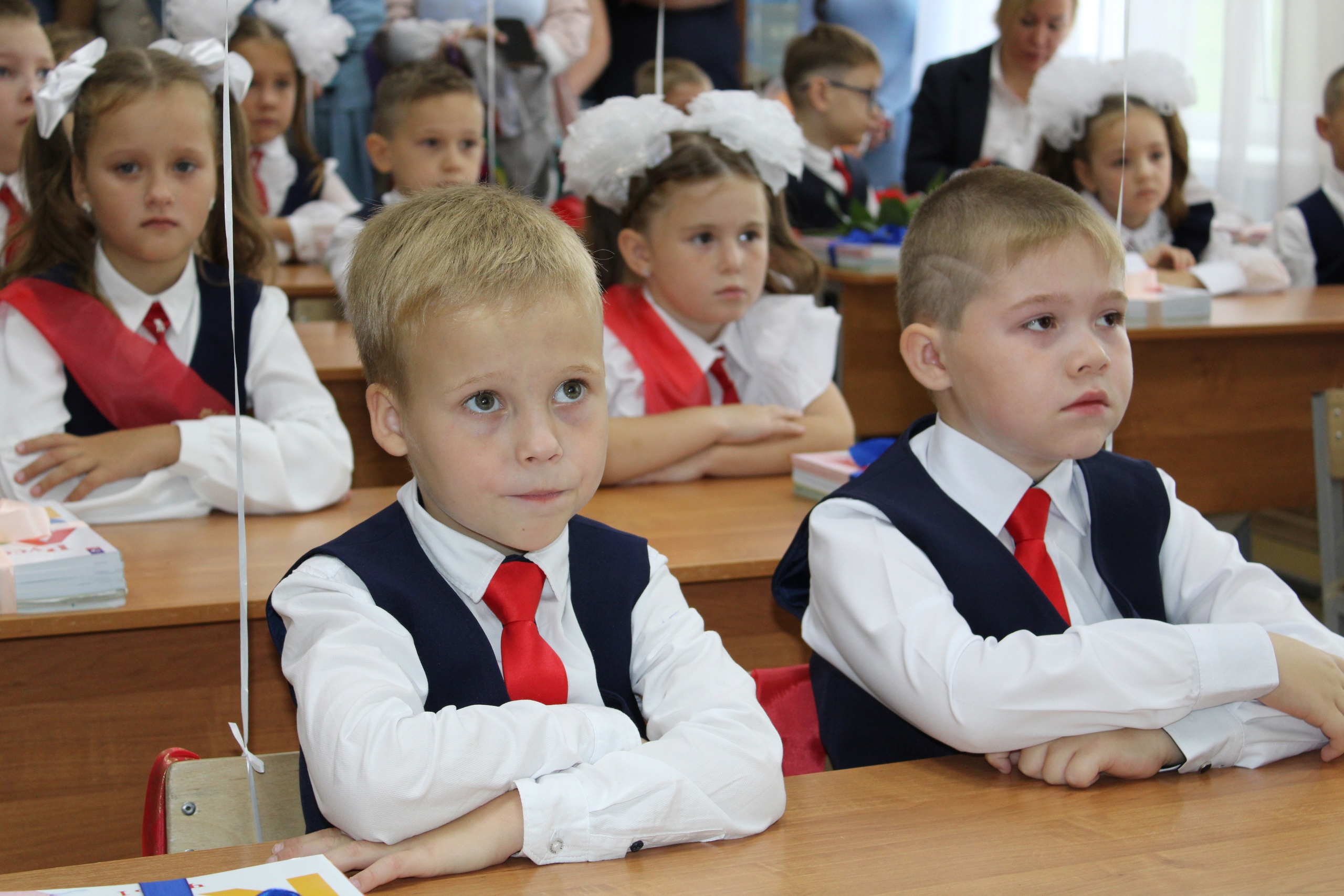 Первые звонки прозвенели в учебных заведениях Белокурихи.