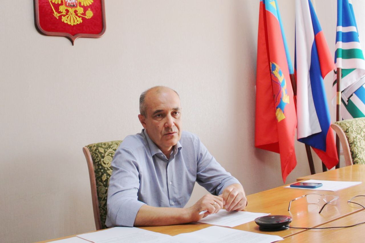 Глава города К.Базаров провел прямой эфир.