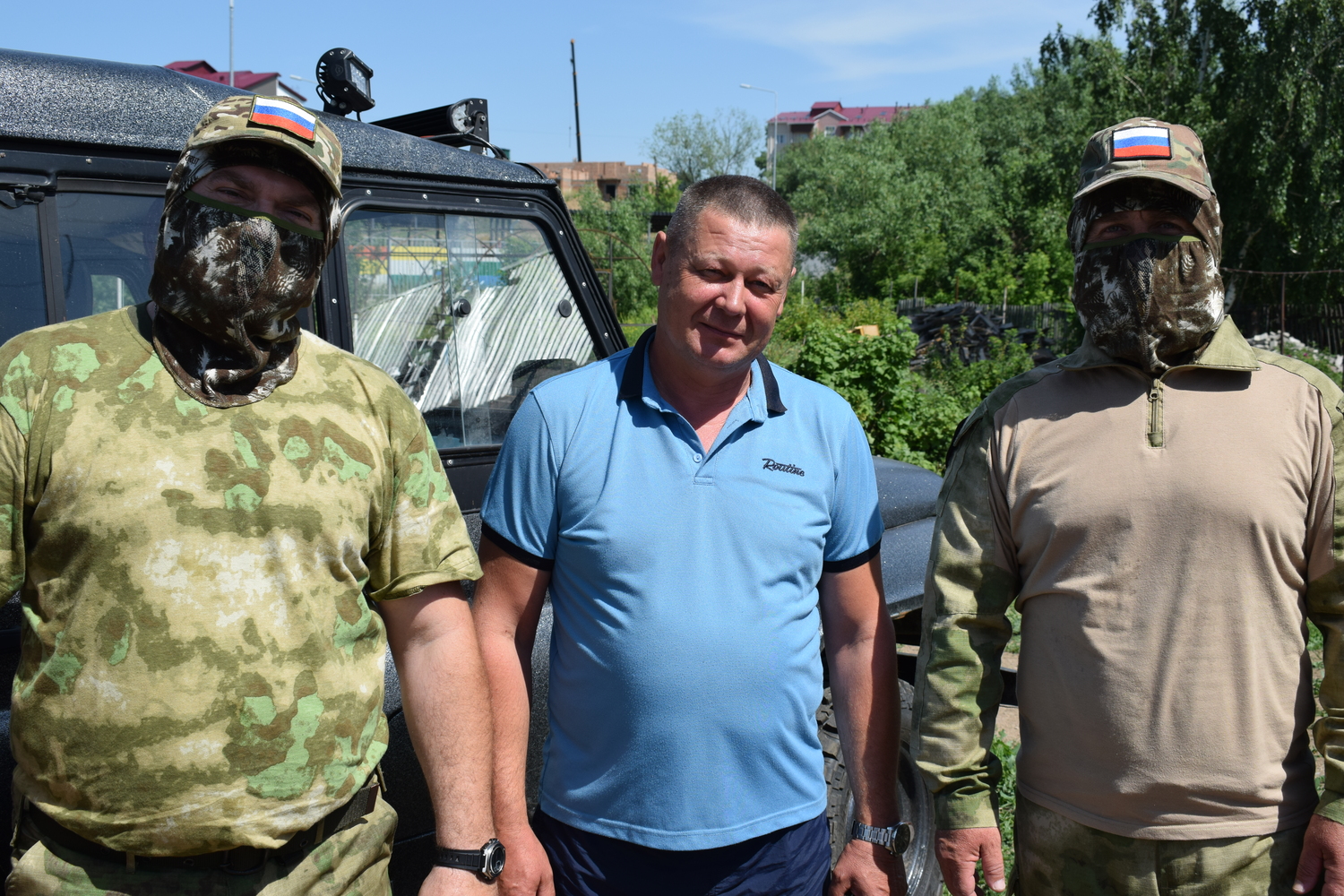 Николай Костенко с бойцами разведывательной роты Алтайского полка.