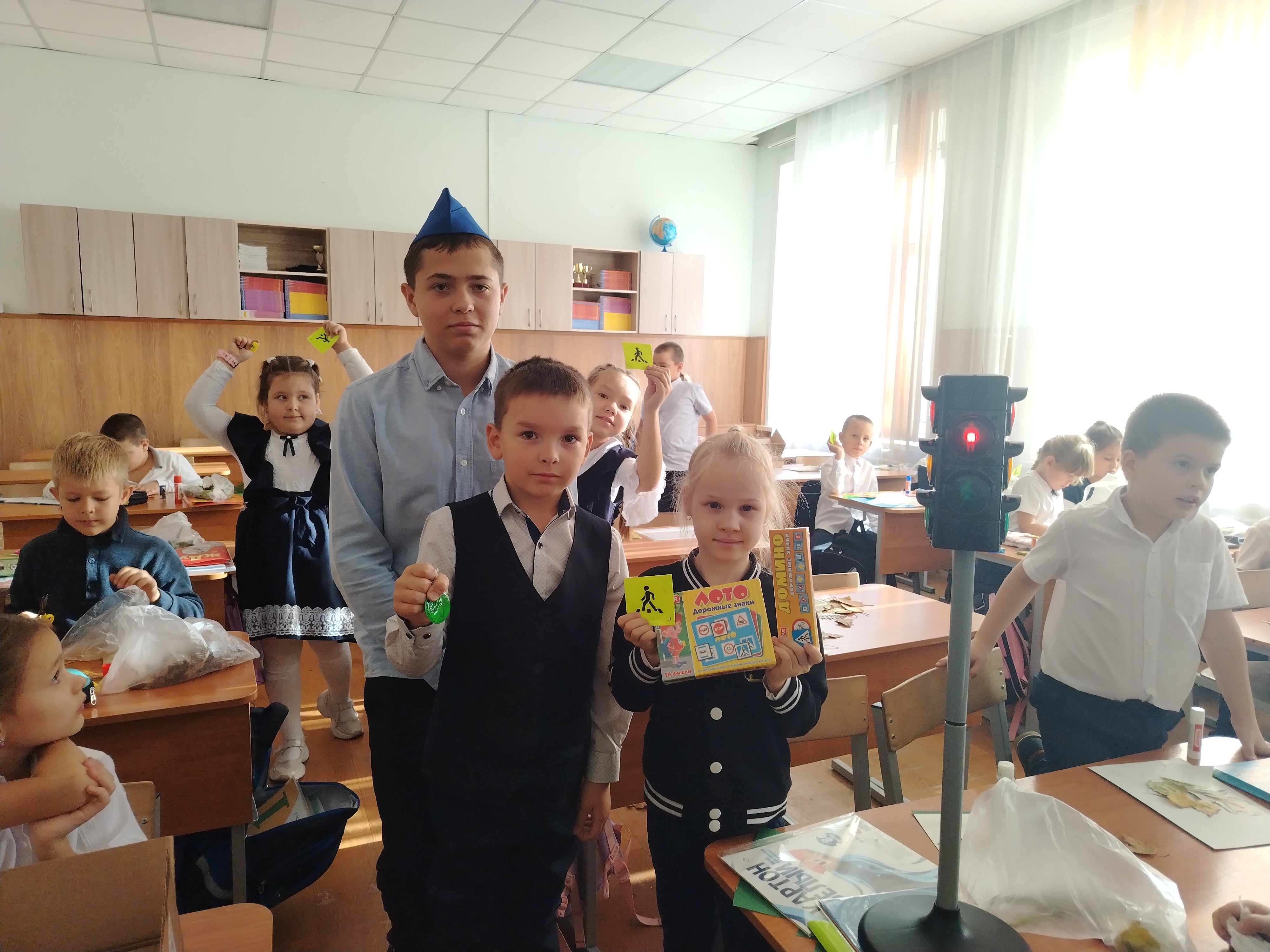 В белокурихинской школе №1 прошла акция «Будь заметным пешеходом».