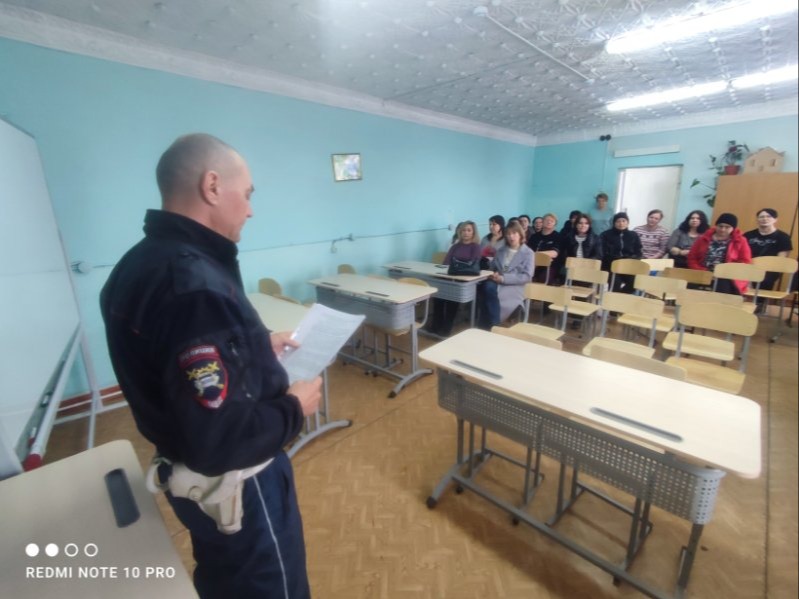 Сотрудники Госавтоинспекции МО МВД России «Белокурихинский» проводят беседы с родителями в школах и детских садах г. Белокуриха и Советского района.