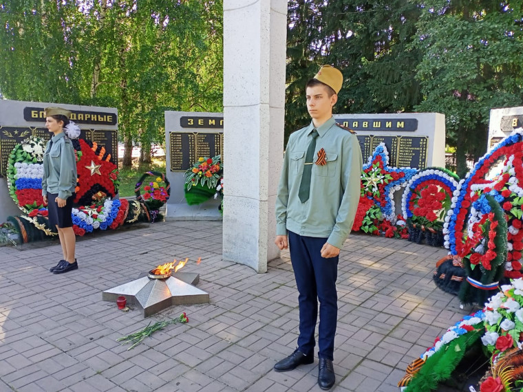 Траурный митинг прошел в Белокурихе. Траурный митинг прошел в Белокурихе.