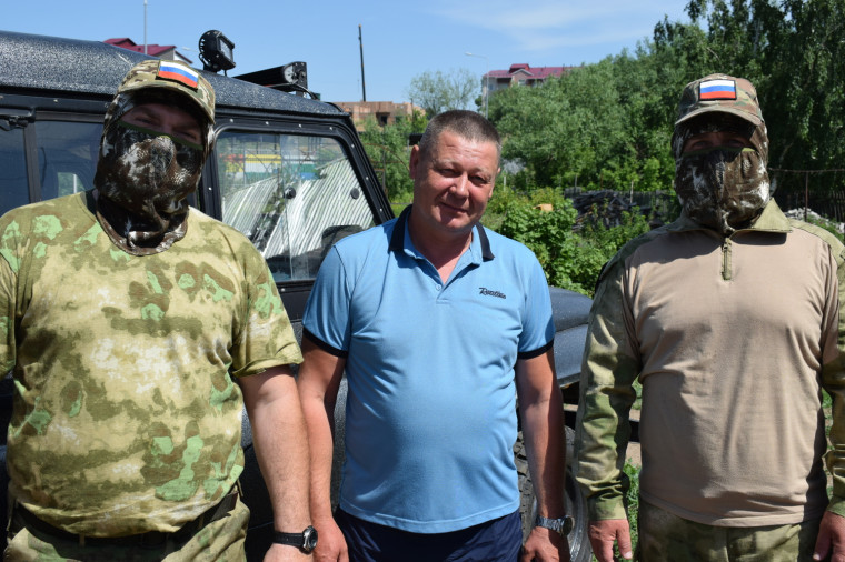 Николай Костенко с бойцами разведывательной роты Алтайского полка. Николай Костенко с бойцами разведывательной роты Алтайского полка.